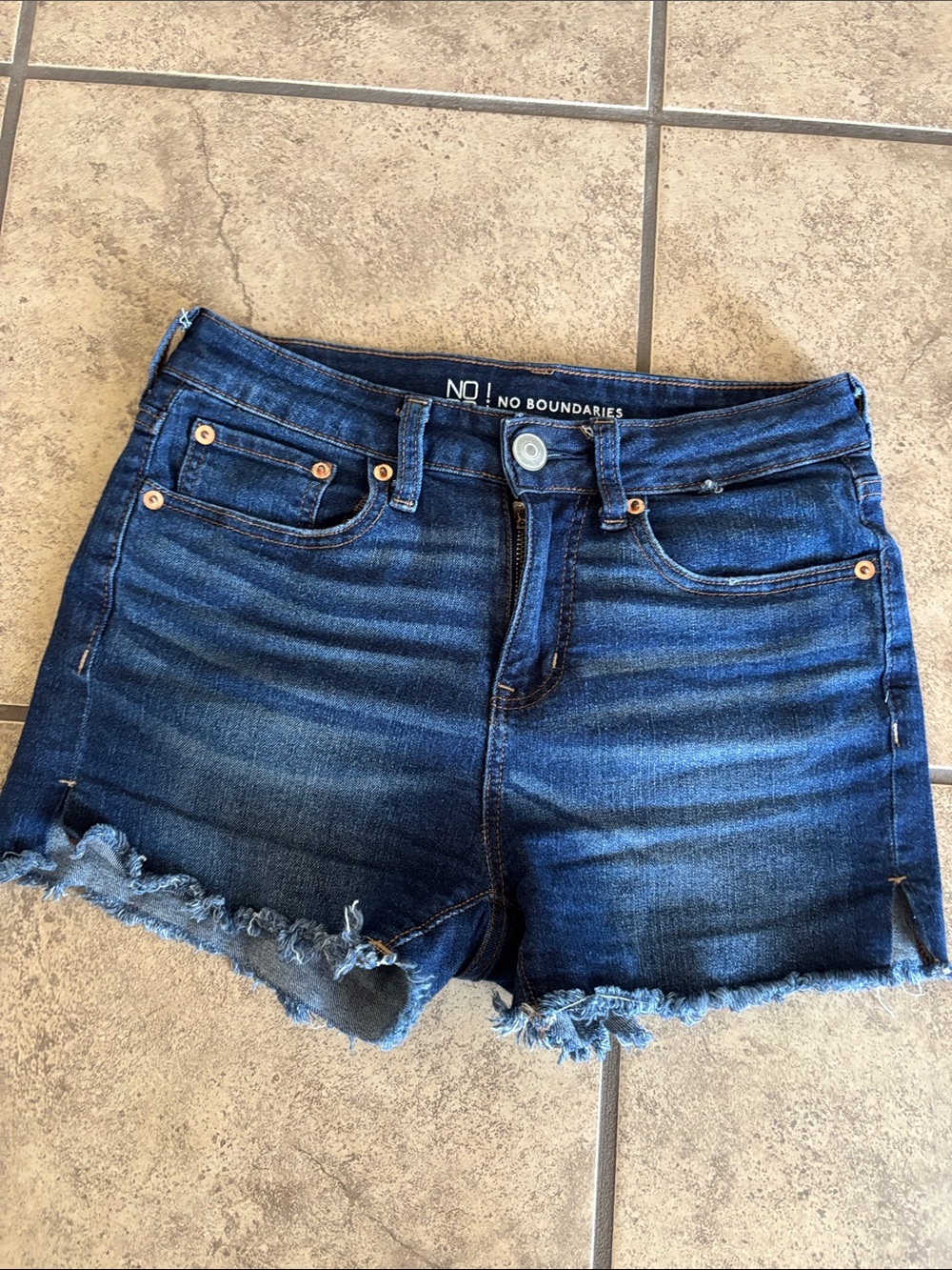 No Boundaries Dark Wash Cut Off Shorts Size 3